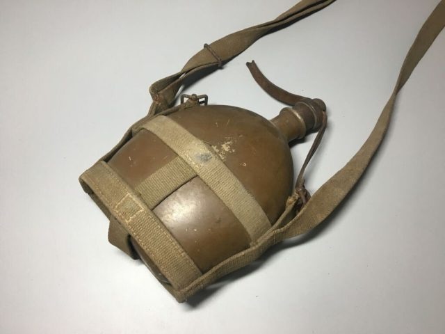日本陸軍将校用水筒（末期型実物)